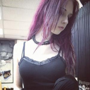 ดาวน์โหลดและฟังเพลง bloodKart พร้อมเนื้อเพลงจาก 2broke