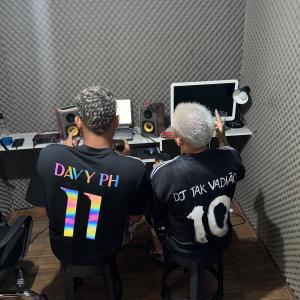 收聽DJ DAVY FELIPE的Que se foda tudo (feat. DJ TAK VADIÃO|Explicit)歌詞歌曲