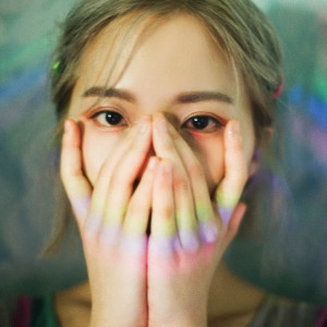 Dengarkan Colors lagu dari Stella Jang (스텔라 장) dengan lirik