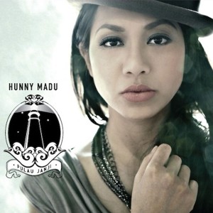 Dengarkan lagu Miss Strong nyanyian Hunny Madu dengan lirik