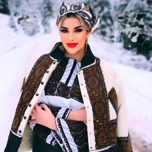Listen to A Venit Crăciunul song with lyrics from Andreea Spulber