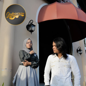 ดาวน์โหลดและฟังเพลง Pulanglah Sebelum Aku Rindu พร้อมเนื้อเพลงจาก Yollanda