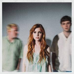 ดาวน์โหลดและฟังเพลง Feminine Rage พร้อมเนื้อเพลงจาก Echosmith