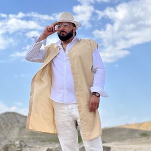Listen to Taguhi song with lyrics from Sahak Avetyan