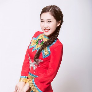 收聽覃诚芳的借個月亮對山歌歌詞歌曲