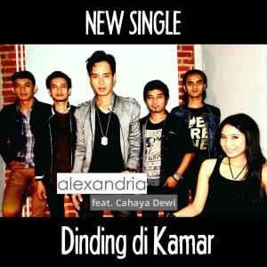 Dengarkan Dinding Di Kamar lagu dari Alexandria dengan lirik