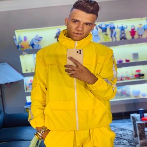 收聽Essam Saasa的Ya Queen W Labsa Tag歌詞歌曲