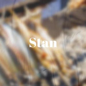 Dengarkan lagu Pinched Into nyanyian Gerd Buka dengan lirik