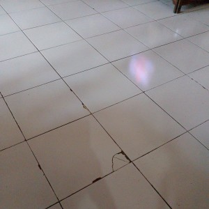 Dengarkan lagu Tidak terguncang nyanyian Keya dengan lirik
