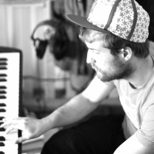 ดาวน์โหลดและฟังเพลง Monkeys พร้อมเนื้อเพลงจาก The Fawn