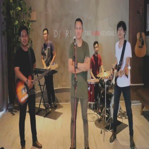 Dengarkan Tak Kan Kembali lagu dari DIARI dengan lirik