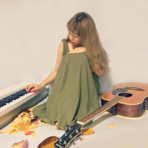 Dengarkan lagu Suddenly nyanyian 사라플라이(SarahFly) dengan lirik