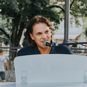 Dengarkan lagu Karlovačke Kiše nyanyian Alen Slavica dengan lirik