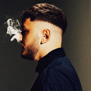 Listen to Ölüyorum (Explicit) song with lyrics from Master CC
