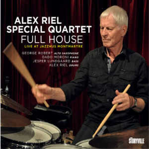 收聽Alex Riel的Like Someone in Love歌詞歌曲