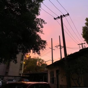 收聽Umbrella的白色襯衣歌詞歌曲