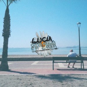收聽Lucía的Hace un Mes Que Como Afuera歌詞歌曲