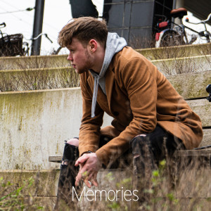 收聽Jullian M的Memories歌詞歌曲