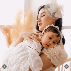 Listen to Pelangi Setelah Hujan song with lyrics from Camelia Putri