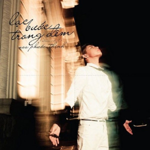 ดาวน์โหลดและฟังเพลง Lac Buoc Trong Dem พร้อมเนื้อเพลงจาก Noo Phuoc Thinh