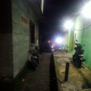 Dengarkan lagu Tak pernah pedulikanmu nyanyian Pahlawan dengan lirik