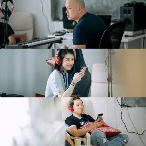 ดาวน์โหลดและฟังเพลง 官方旗艦網美 (伴奏) พร้อมเนื้อเพลงจาก 孙佩佳