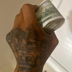 收聽Jay $moove的HoneyBunz (Explicit)歌詞歌曲