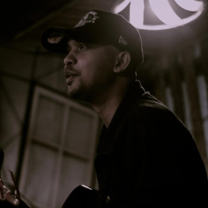 Listen to Pemuja Rahasia song with lyrics from Ebeng Acom