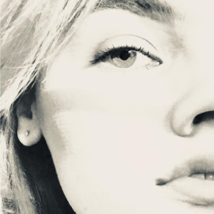 收听Olivia Bey的Someone I Used to Know歌词歌曲