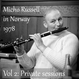 ดาวน์โหลดและฟังเพลง Tinker's Reel พร้อมเนื้อเพลงจาก Micho Russell