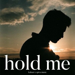 ดาวน์โหลดและฟังเพลง hold me พร้อมเนื้อเพลงจาก Kabasi