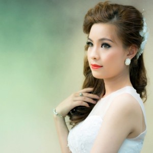 收聽Lyna Thùy Linh的Anh Ơi Em Yêu Anh歌詞歌曲