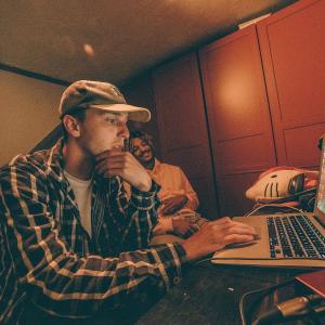 收听Yami Xoxo的white wine  (Explicit)歌词歌曲