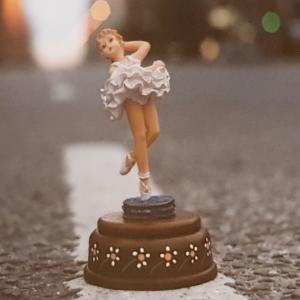 ดาวน์โหลดและฟังเพลง Perros de la calle พร้อมเนื้อเพลงจาก Corderos