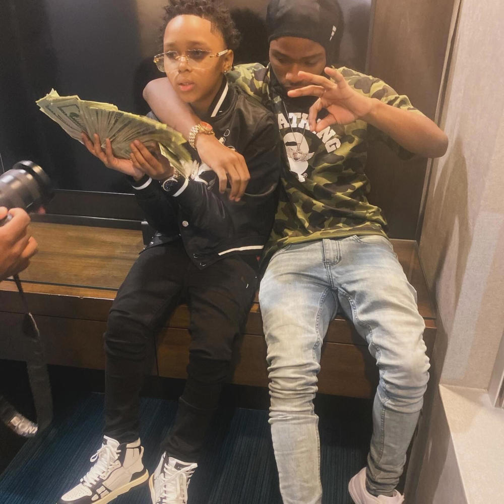 No Auto (feat. Aries Rackedup ,FreeGrams Mar) (Explicit)