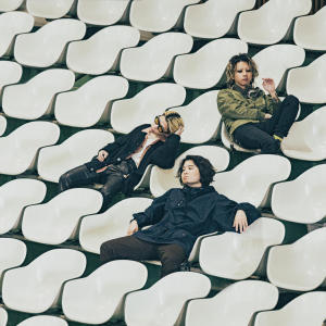 ดาวน์โหลดและฟังเพลง キタカゼ พร้อมเนื้อเพลงจาก SIX LOUNGE