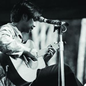 Listen to มนุษย์โลกผู้เห็นแก่ตัว song with lyrics from สุขอรุณ