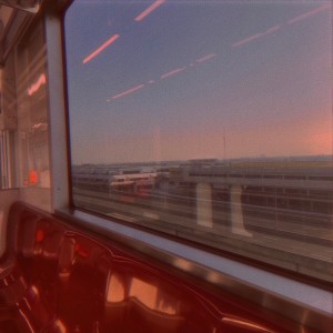 收听John的รถไฟสายตะวันออก歌词歌曲