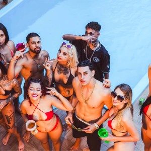 default playlist img