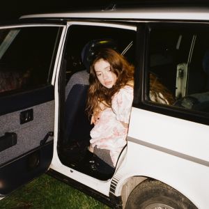 ดาวน์โหลดและฟังเพลง Hit and Run พร้อมเนื้อเพลงจาก Sophia Alexa