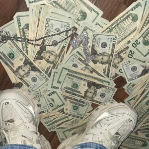 ดาวน์โหลดและฟังเพลง Hustle (feat. NolaBoy & Yung Ro) (Explicit) พร้อมเนื้อเพลงจาก Robb2B