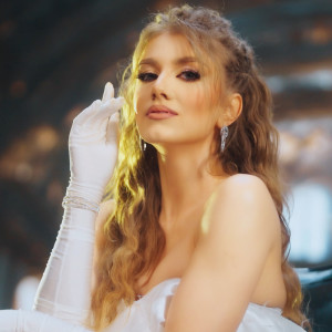 Listen to Prin Ochii Tai song with lyrics from Codruta Filip