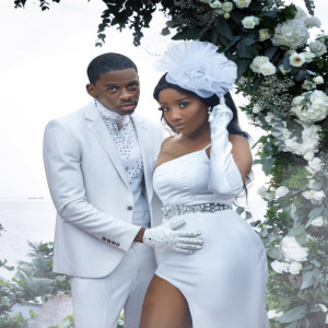 ดาวน์โหลดและฟังเพลง Feelings พร้อมเนื้อเพลงจาก Grenade Official