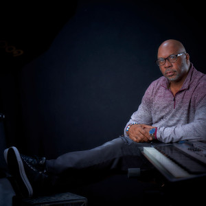 Listen to Never Giving Up song with lyrics from Donald Robinson