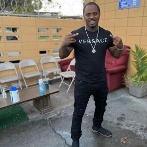 ดาวน์โหลดและฟังเพลง Tic tok พร้อมเนื้อเพลงจาก K.White