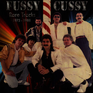 ดาวน์โหลดและฟังเพลง La Vita พร้อมเนื้อเพลงจาก Fussy Cussy