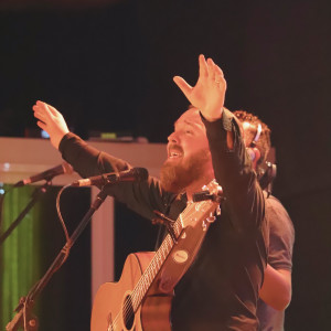 ดาวน์โหลดและฟังเพลง Quem Poderá พร้อมเนื้อเพลงจาก Rafael Souza