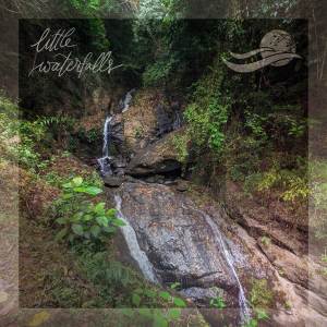 Whispering Landscapes的專輯Little Waterfalls