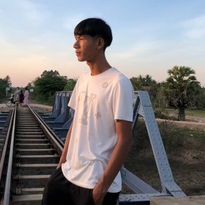 Listen to ព្រះអាទិត្យក្ដៅ song with lyrics from NET THE BEATs