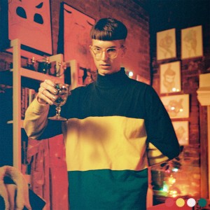 ดาวน์โหลดและฟังเพลง I'm Just Snacking พร้อมเนื้อเพลงจาก Gus Dapperton